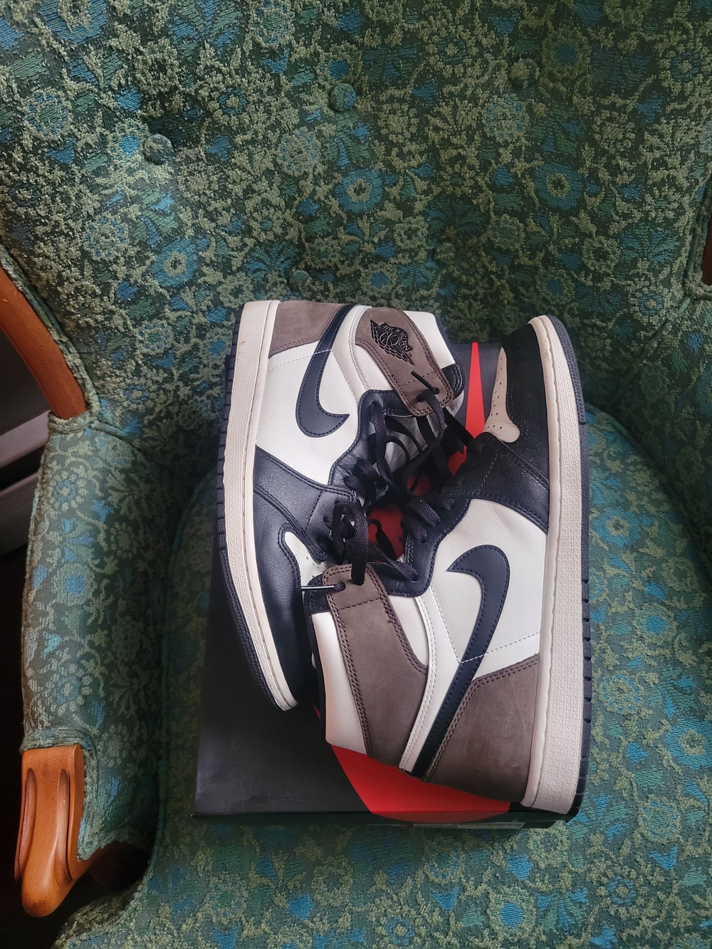 Air Jordan High OG "Mocha" - Size 11